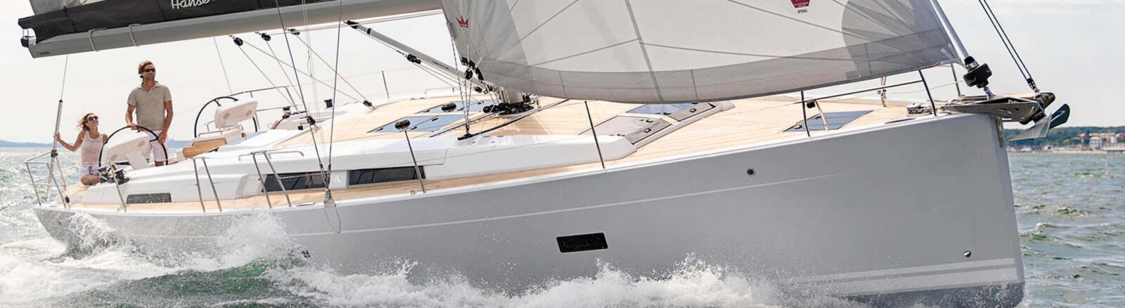 Picture of a couple sailing with the Hanse 458 boat